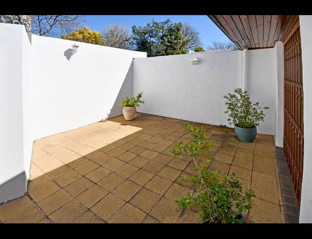 2 BEDROOM TOWNHOUSE FOR SALE IN HYDE PARK